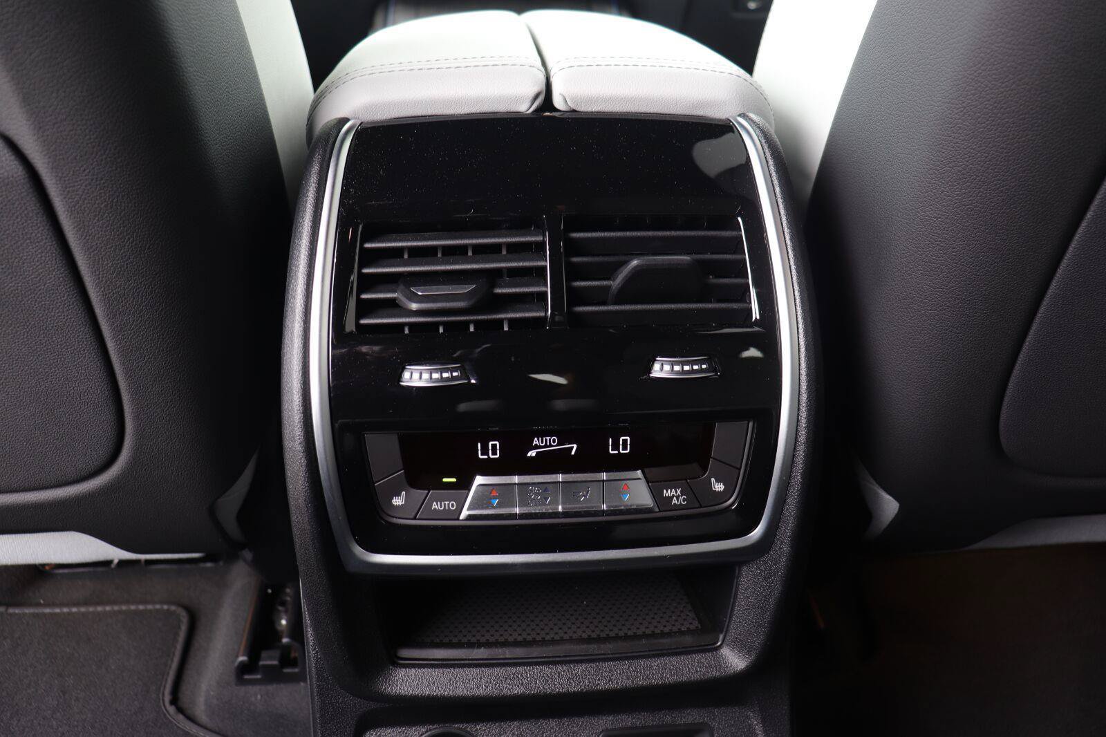 Used 2027 BMW X7 xDrive40i w/ Premium Package AWD/4WD image 27