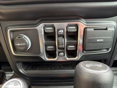 Used 2021 Jeep Wrangler Unlimited Sport AWD/4WD image 24