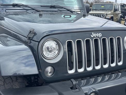 Used 2017 Jeep Wrangler Unlimited Sahara w/ Max Tow Package image 10