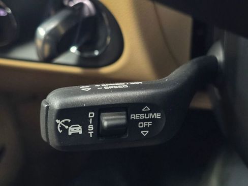 Certified 2025 Porsche Macan image 46