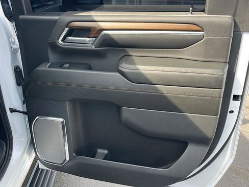 Used 2024 Chevrolet Silverado 2500 High Country w/ High Country Premium Package image 27