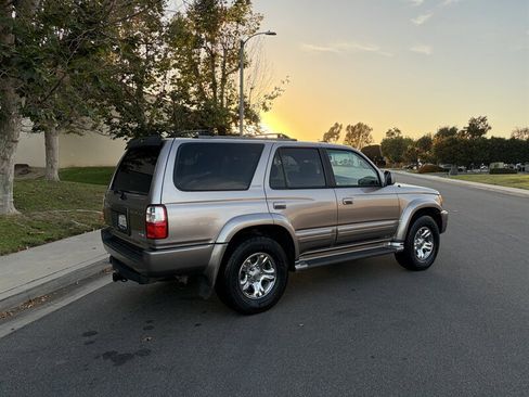 Used 2001 Toyota 4Runner Limited AWD/4WD image 4
