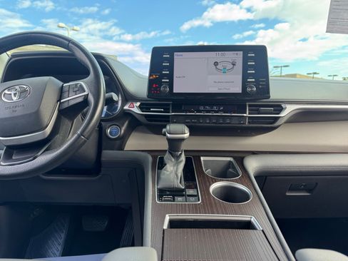 Used 2021 Toyota Sienna XLE image 20