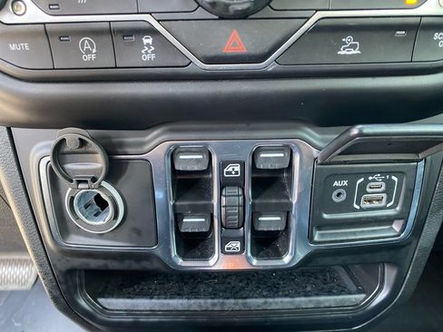Used 2021 Jeep Wrangler Unlimited Sahara AWD/4WD image 18