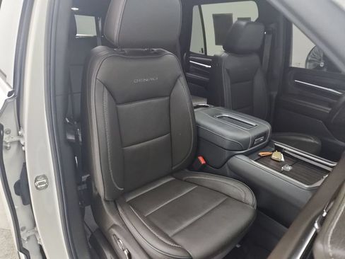 Used 2024 GMC Yukon Denali AWD/4WD image 30