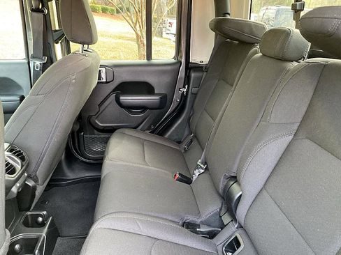 Used 2023 Jeep Gladiator Sport image 12