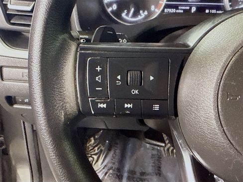 Used 2023 Nissan Rogue S image 14