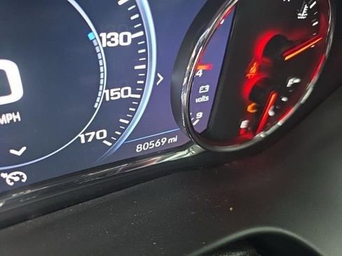 Used 2022 GMC Acadia SLT w/ Elevation Edition image 9