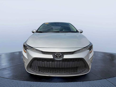 Used 2022 Toyota Corolla LE FWD image 2
