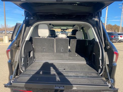 Used 2025 Lincoln Navigator Reserve image 23