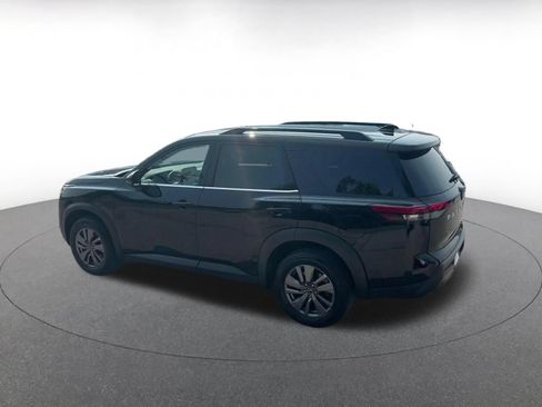 Used 2025 Nissan Pathfinder SV FWD image 8