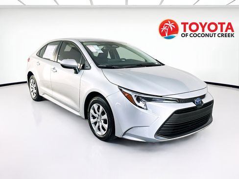 Used 2025 Toyota Corolla LE FWD image 1