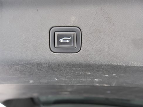 Used 2021 Cadillac Escalade ESV Sport Platinum w/ LPO, ONYX Package image 18