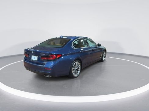 Certified 2022 BMW 530e xDrive w/ Premium Package image 8