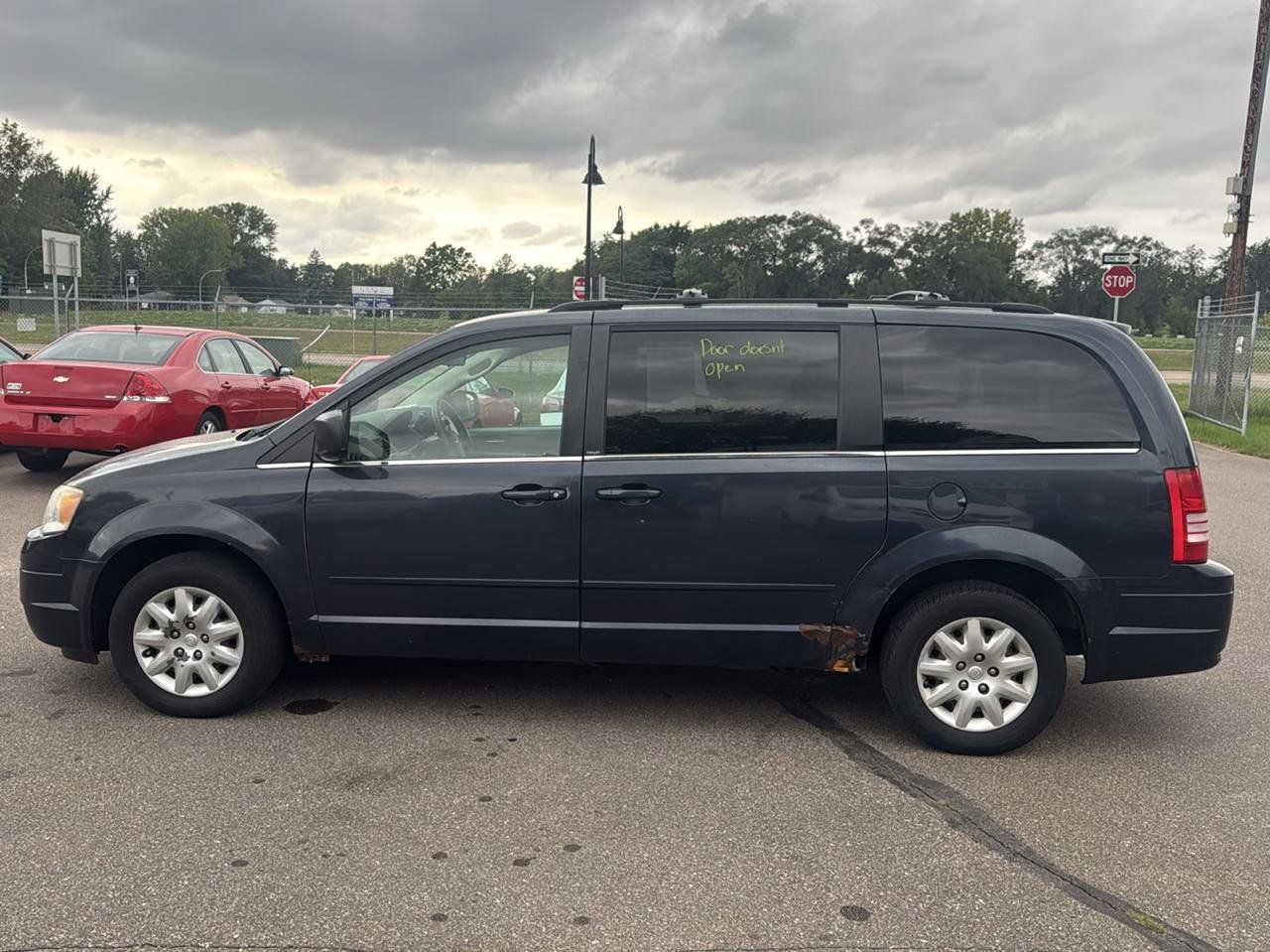 Used 2009 Chrysler Town & Country LX FWD image 8