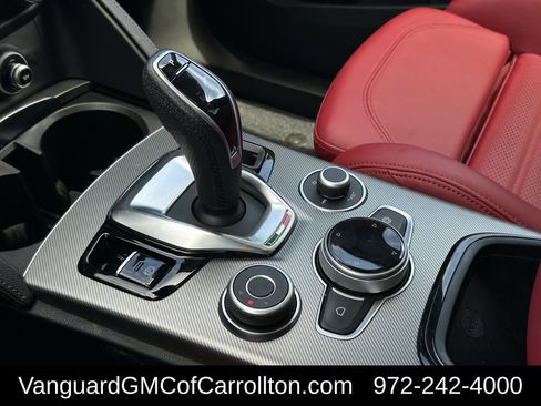 Used 2024 Alfa Romeo Stelvio Veloce image 21