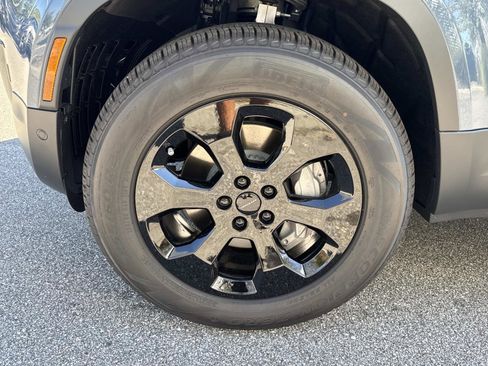 New 2026 Land Rover Defender 110 S image 10