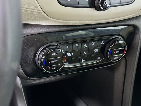 Used 2022 Buick Encore GX Select image 22