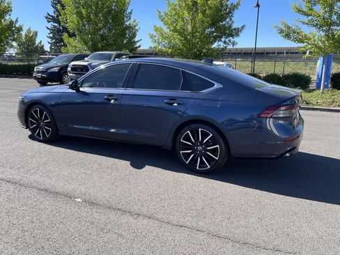 Used 2023 Honda Accord Touring image 3