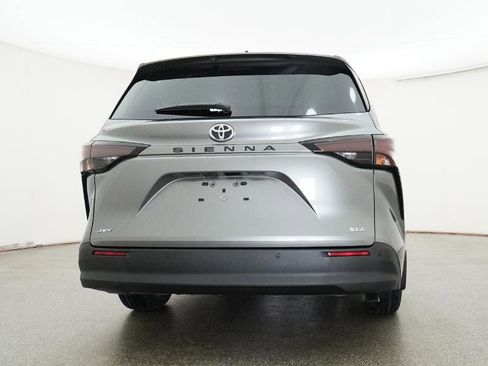 New 2026 Toyota Sienna XLE FWD image 10