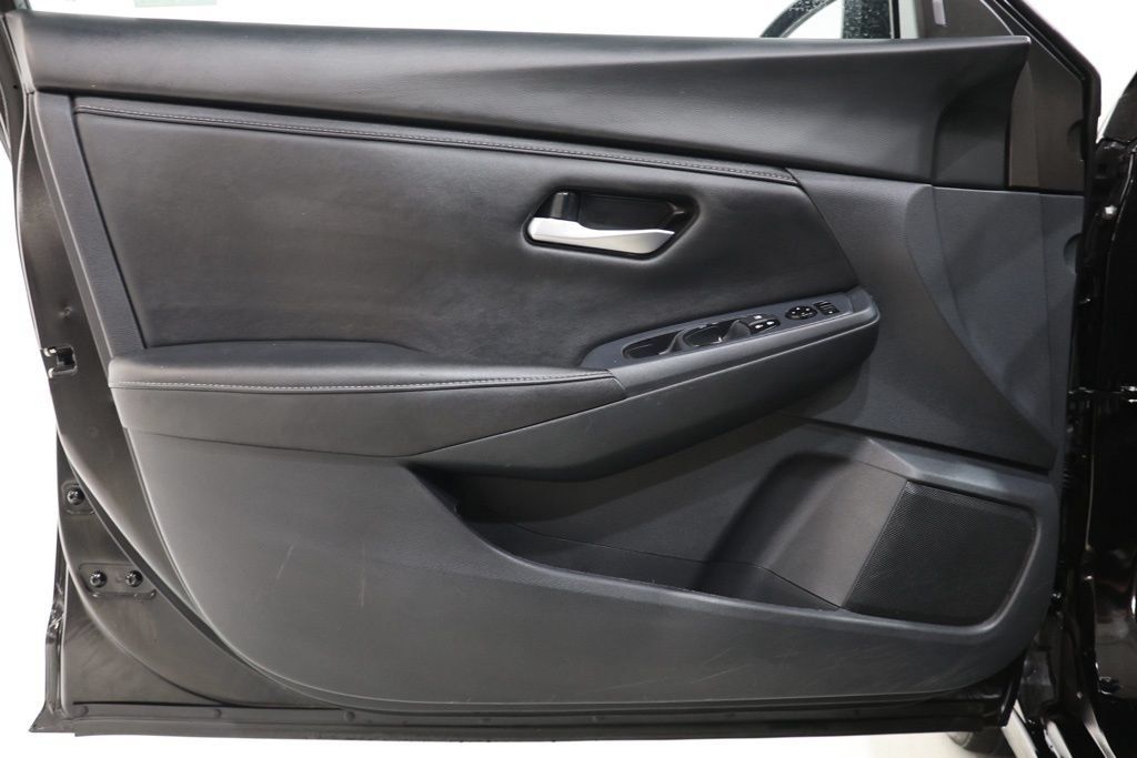 Used 2025 Nissan Sentra SV FWD image 16