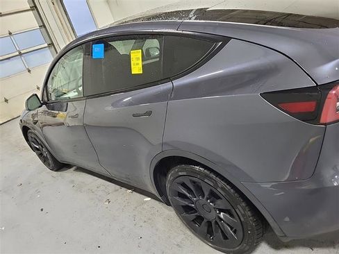 Used 2023 Tesla Model Y Long Range image 8