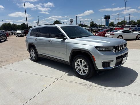 Used 2023 Jeep Grand Cherokee L Limited w/ Trailer Tow Group (B) AWD/4WD image 10