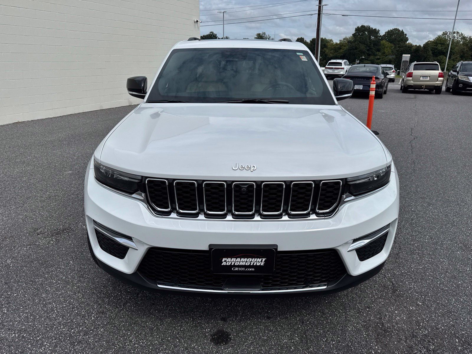 Used 2025 Jeep Grand Cherokee Limited w/ Luxury Tech Group II AWD/4WD image 2