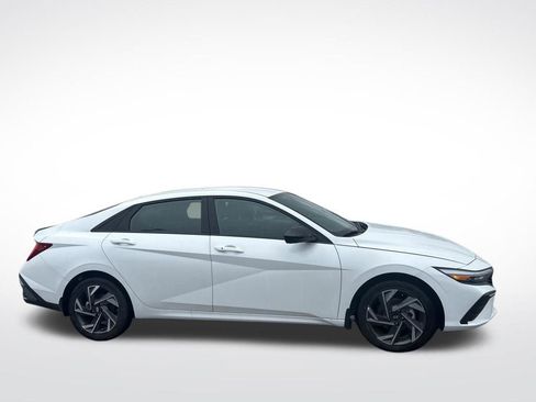 Used 2025 Hyundai Elantra SEL FWD image 4