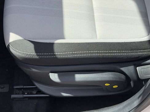 Used 2025 Hyundai Venue SEL FWD image 5