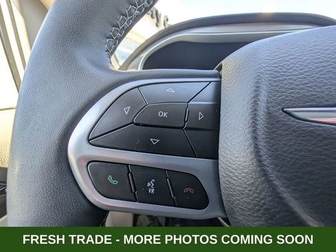 Used 2024 Chrysler Pacifica Touring-L image 22