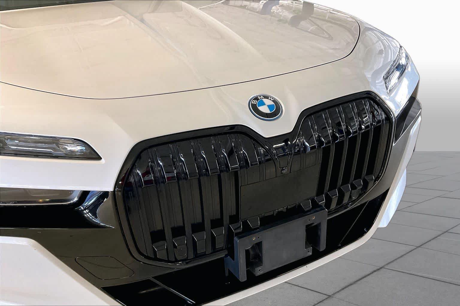 Used 2024 BMW 750e xDrive w/ Executive Package AWD/4WD image 30