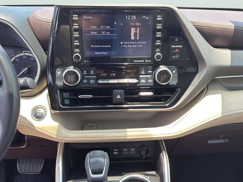 Used 2022 Toyota Highlander XLE FWD image 23