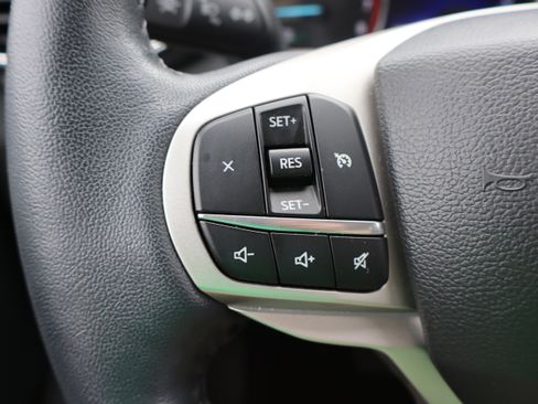 Used 2023 Ford Explorer XLT w/ Equipment Group 202A image 18