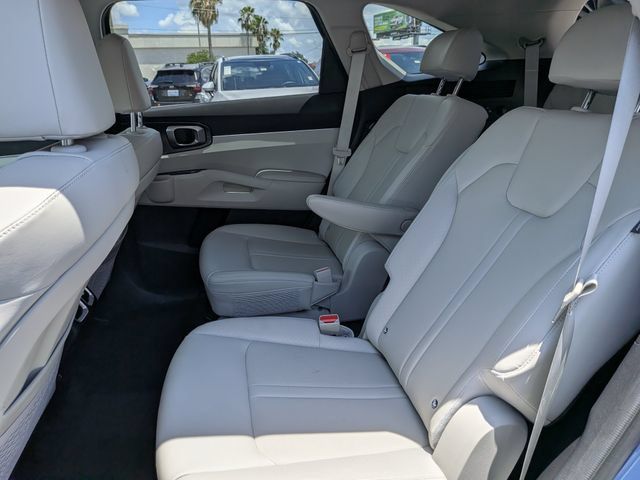 Used 2025 Kia Sorento EX w/ Panoramic Sunroof Package FWD image 13