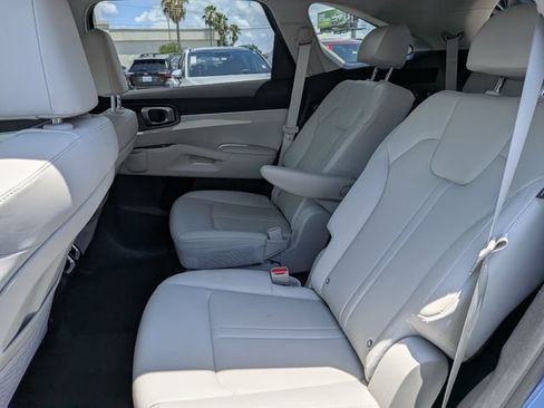 Used 2025 Kia Sorento EX w/ Panoramic Sunroof Package FWD image 13