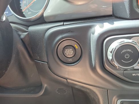 Used 2020 Jeep Wrangler Unlimited Sahara w/ Uconnect 4C Nav & Sound Group AWD/4WD image 26