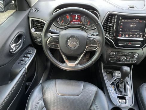 Used 2019 Jeep Cherokee Limited image 12