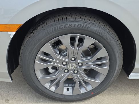 New 2026 Honda Odyssey Touring image 32