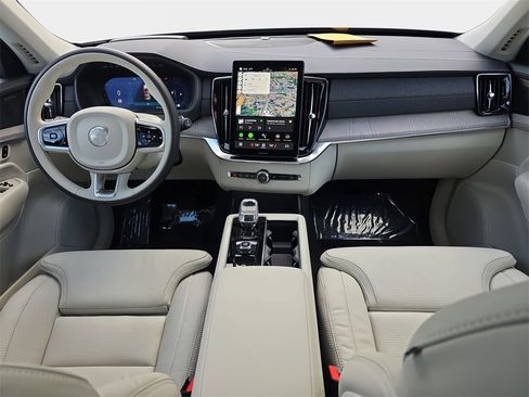 Used 2025 Volvo XC90 B6 Ultra w/ Protection Package Premier image 10