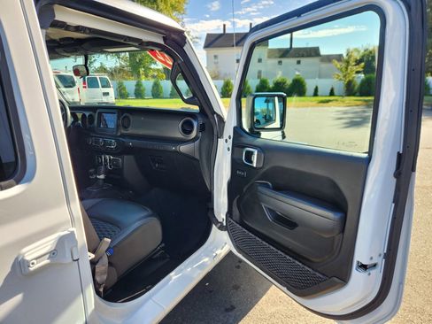 Used 2022 Jeep Wrangler Unlimited Sport image 39