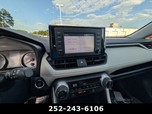 Used 2019 Toyota RAV4 XLE w/ Convenience Package FWD image 13