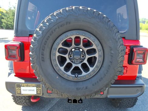 Used 2022 Jeep Wrangler Unlimited Rubicon w/ Xtreme Recon 35" Tire Package AWD/4WD image 16