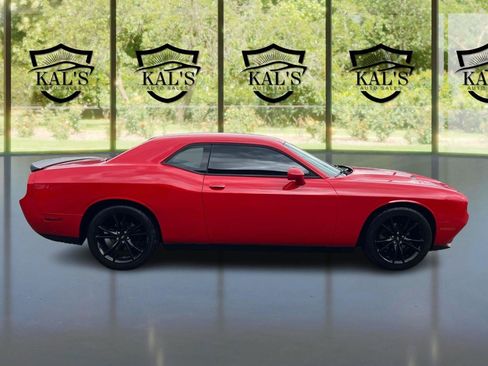 Used 2018 Dodge Challenger SXT w/ Blacktop Package RWD image 4