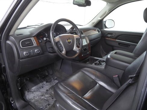 Used 2013 Chevrolet Avalanche LTZ image 17