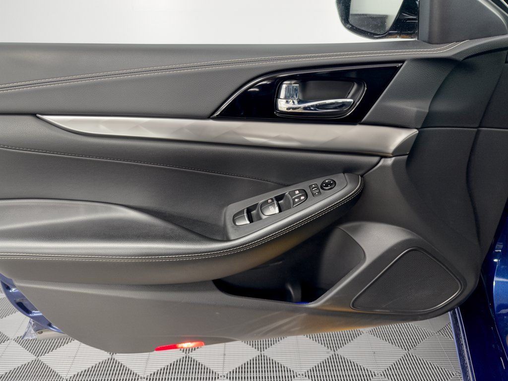 Used 2022 Nissan Maxima SV w/ Floor Mat Group FWD image 14