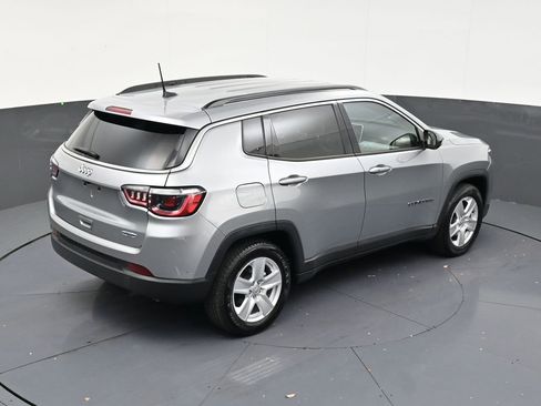 Used 2022 Jeep Compass Latitude FWD image 17