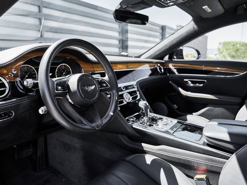 Used 2024 Bentley Flying Spur V8 AWD/4WD image 2