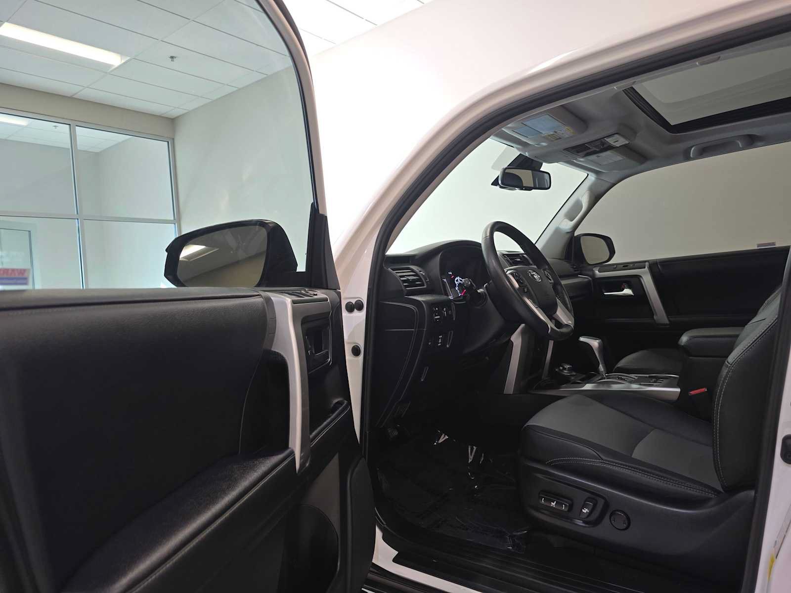 Used 2020 Toyota 4Runner SR5 Premium w/ Moonroof Package AWD/4WD image 23