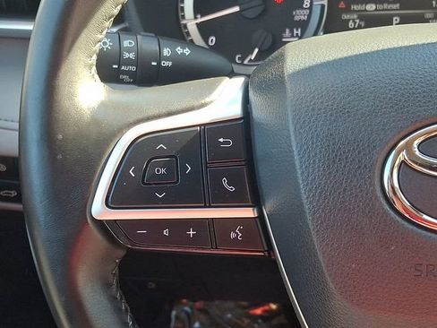 Used 2023 Toyota Highlander LE image 25